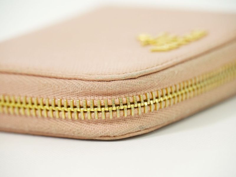 Authentic Prada Leather Round Zipper Coin Case Coin Purse Pink Wallet Pre-owned