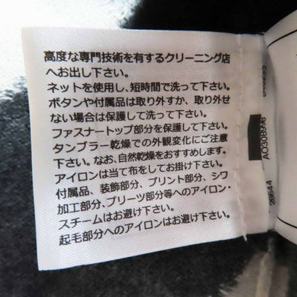 CHANEL P71459 100% Cashmere With Coco Mark Plate Coco Mark Diamond Pattern