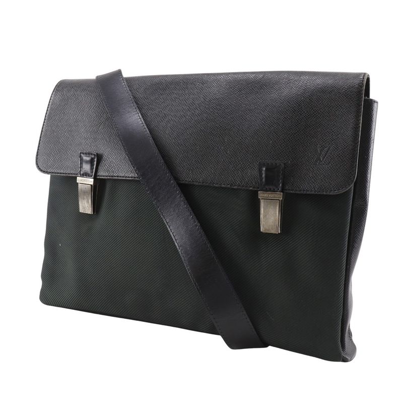 Louis Vuitton Sarah Tov GM M30882 Taiga Noir Black Vi0073 Men's Shoulder Bag