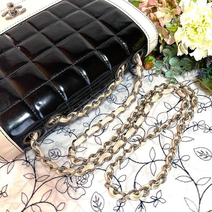 CHANEL CC Lambskin Patent Chocolate Bar Flap Bag Chain Beige Black