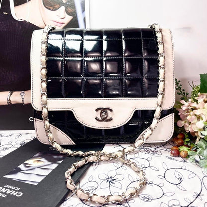 CHANEL CC Lambskin Patent Chocolate Bar Flap Bag Chain Beige Black