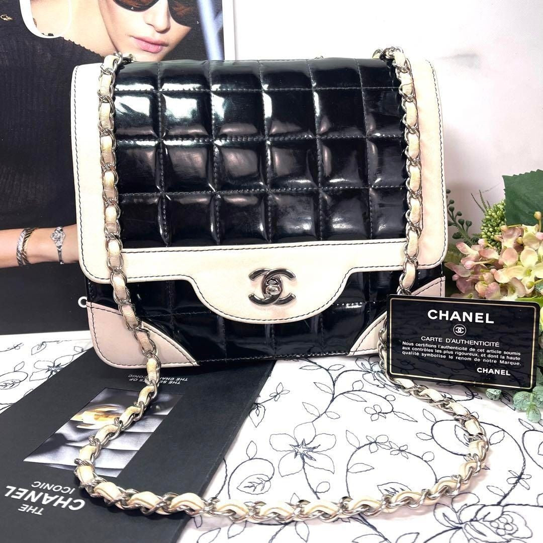 CHANEL CC Lambskin Patent Chocolate Bar Flap Bag Chain Beige Black