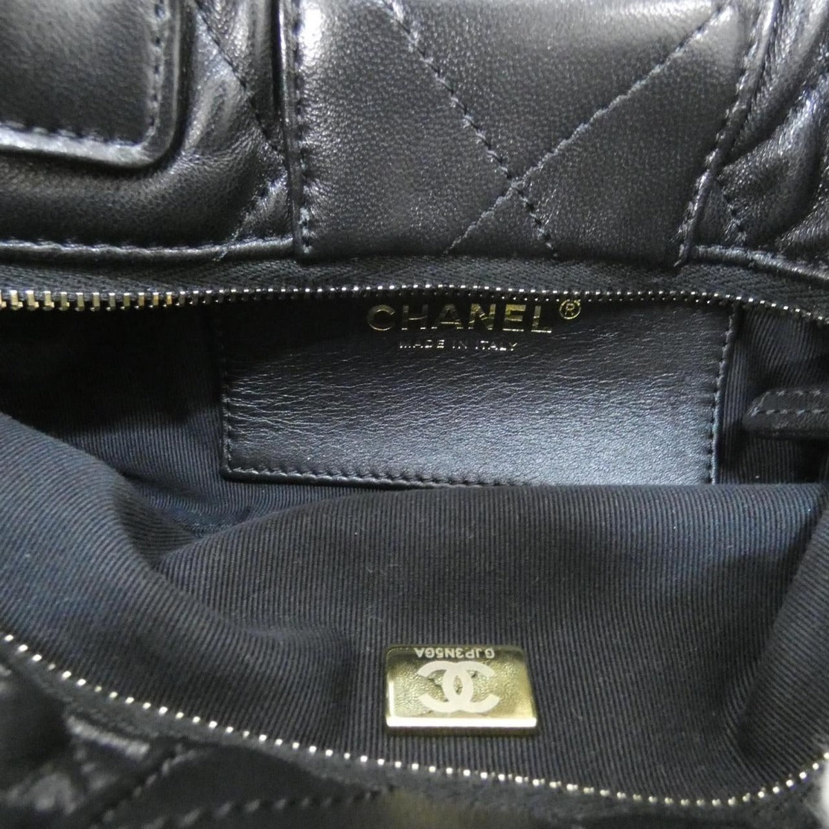 Chanel Bag Black Gold — view 8