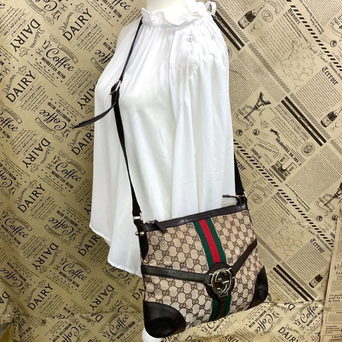 Gucci Interlocking Logo Sherry Line Shoulder Bag GG Canvas — view 3