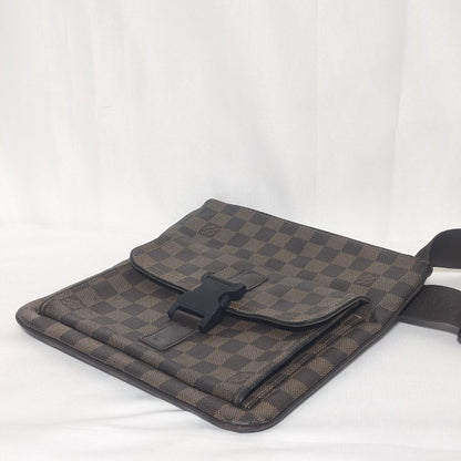 Louis Vuitton Pochette Melville Damier Shoulder Bag — view 3