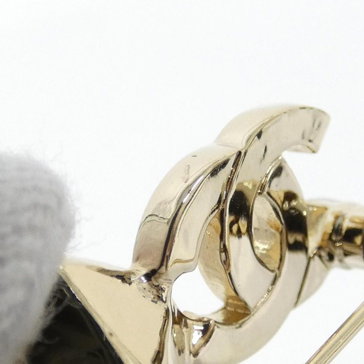 Chanel Brooch Pink — view 3