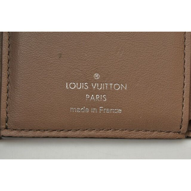 Louis Vuitton Wallet Portefeuille Capucines Compact Taurillon — view 5