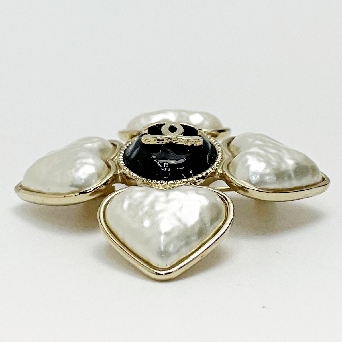 Chanel Heart Brooch Ab7517 Gold X White X Black Coco Mark Fake Pearl Ladies