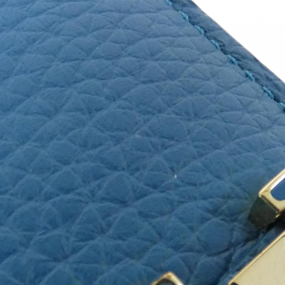 Louis Vuitton Taurillon LV Vertical Wallet — view 4