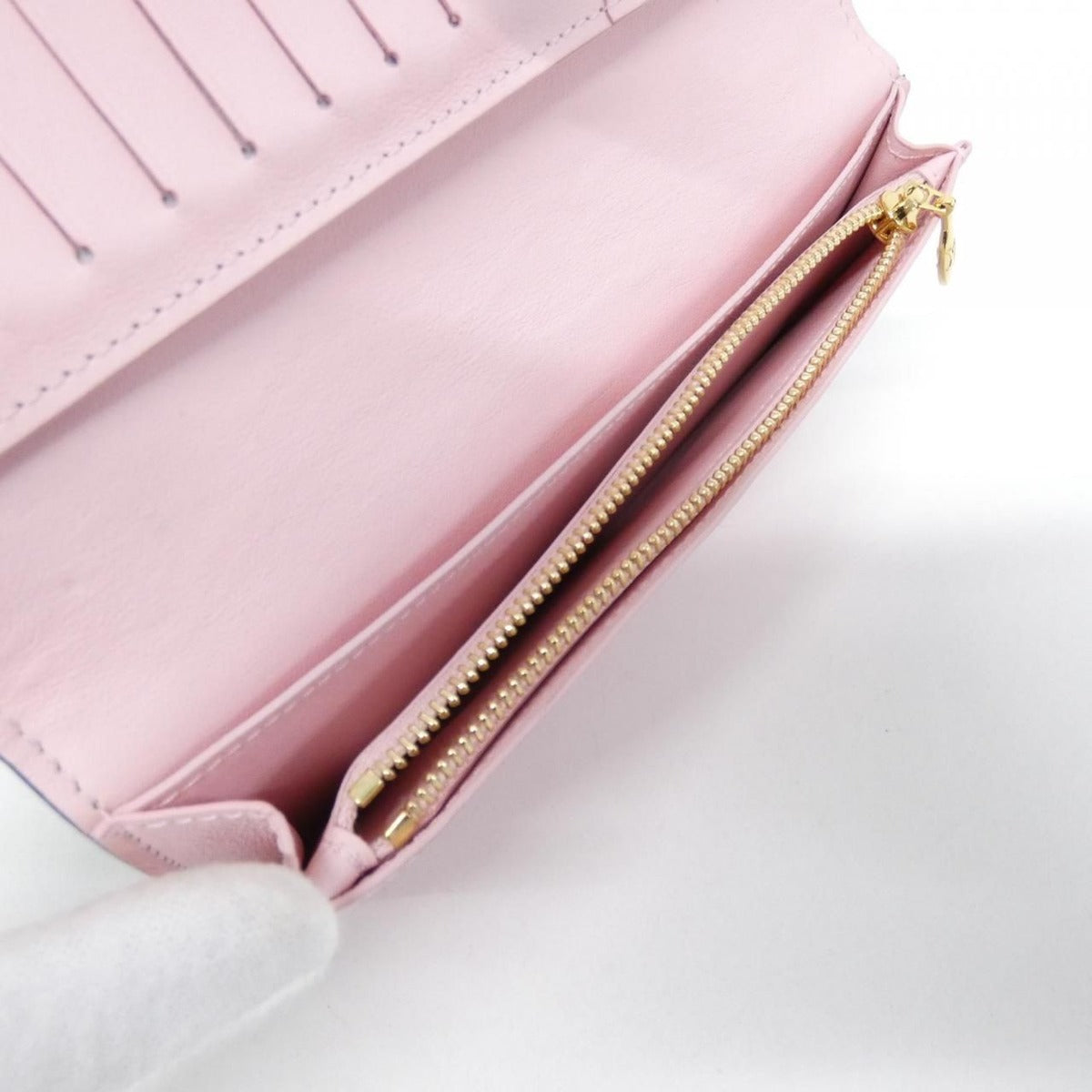Louis Vuitton Taurillon LV Vertical Wallet — view 10
