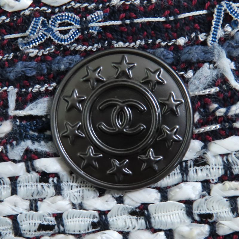 CHANEL P45580v33648 Cotton Lined 100% Silk Tweed Collarless Jacket With Coco