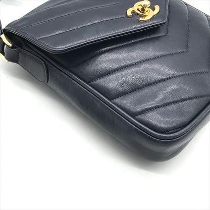 Chanel CC Logo Turnlock Chez Blanc Lambskin Shoulder Bag Navyware