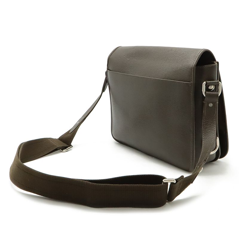 Louis Vuitton Taiga Andrei Shoulder Bag Messenger Bag Crossbody Leather Grizzly