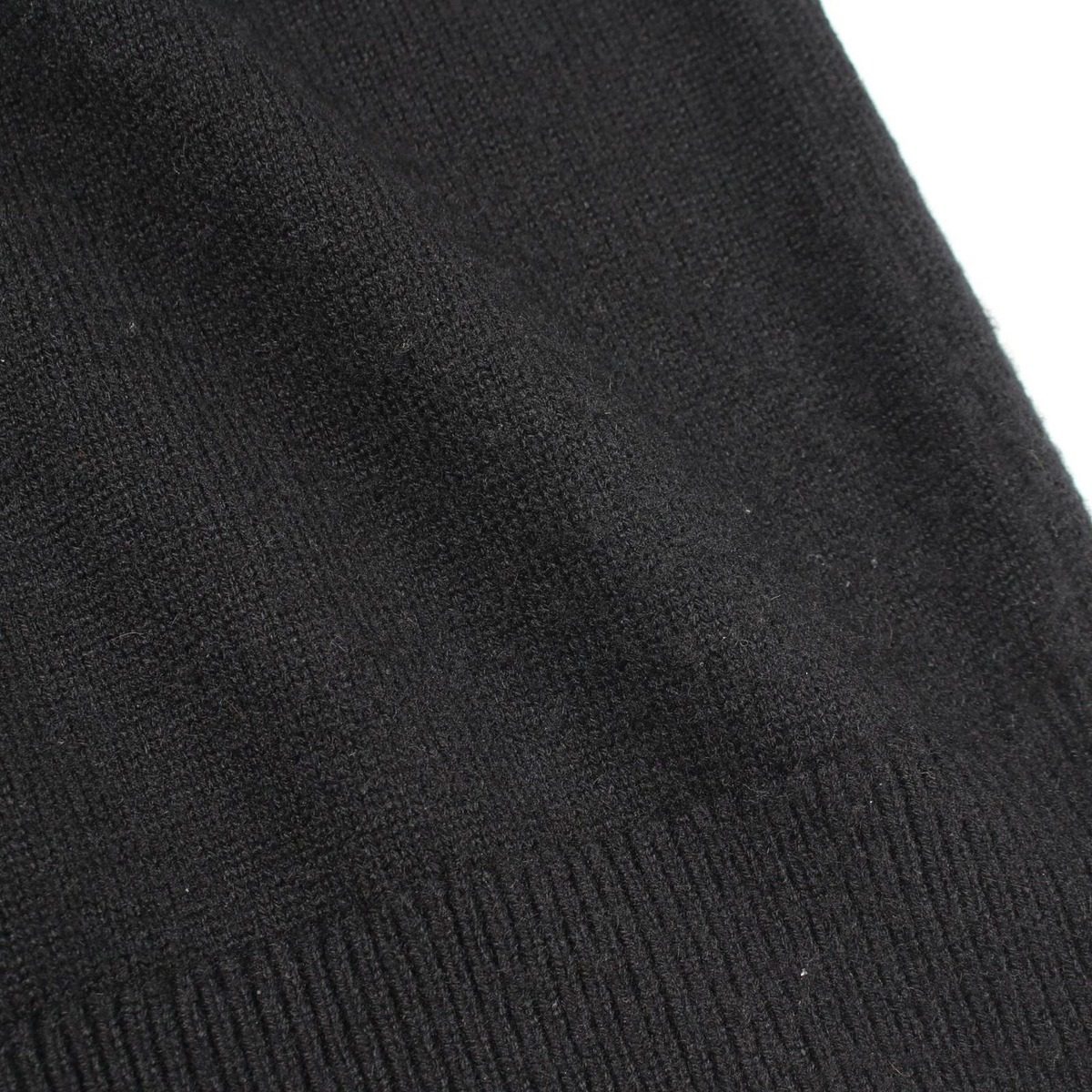 Chanel Vest CC Logo Knit BK Cashmere Sweater — view 6