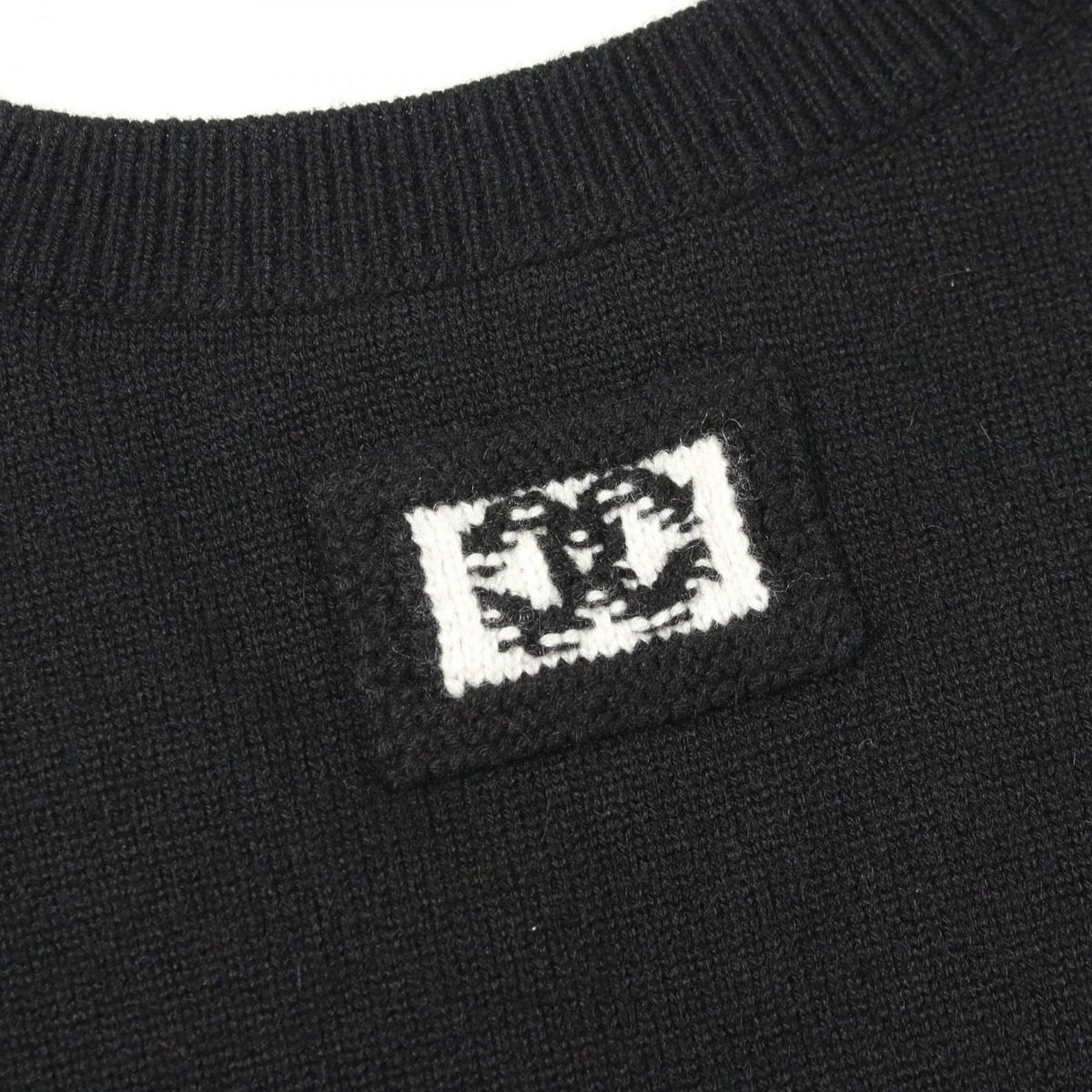 Chanel Vest CC Logo Knit BK Cashmere Sweater — view 7