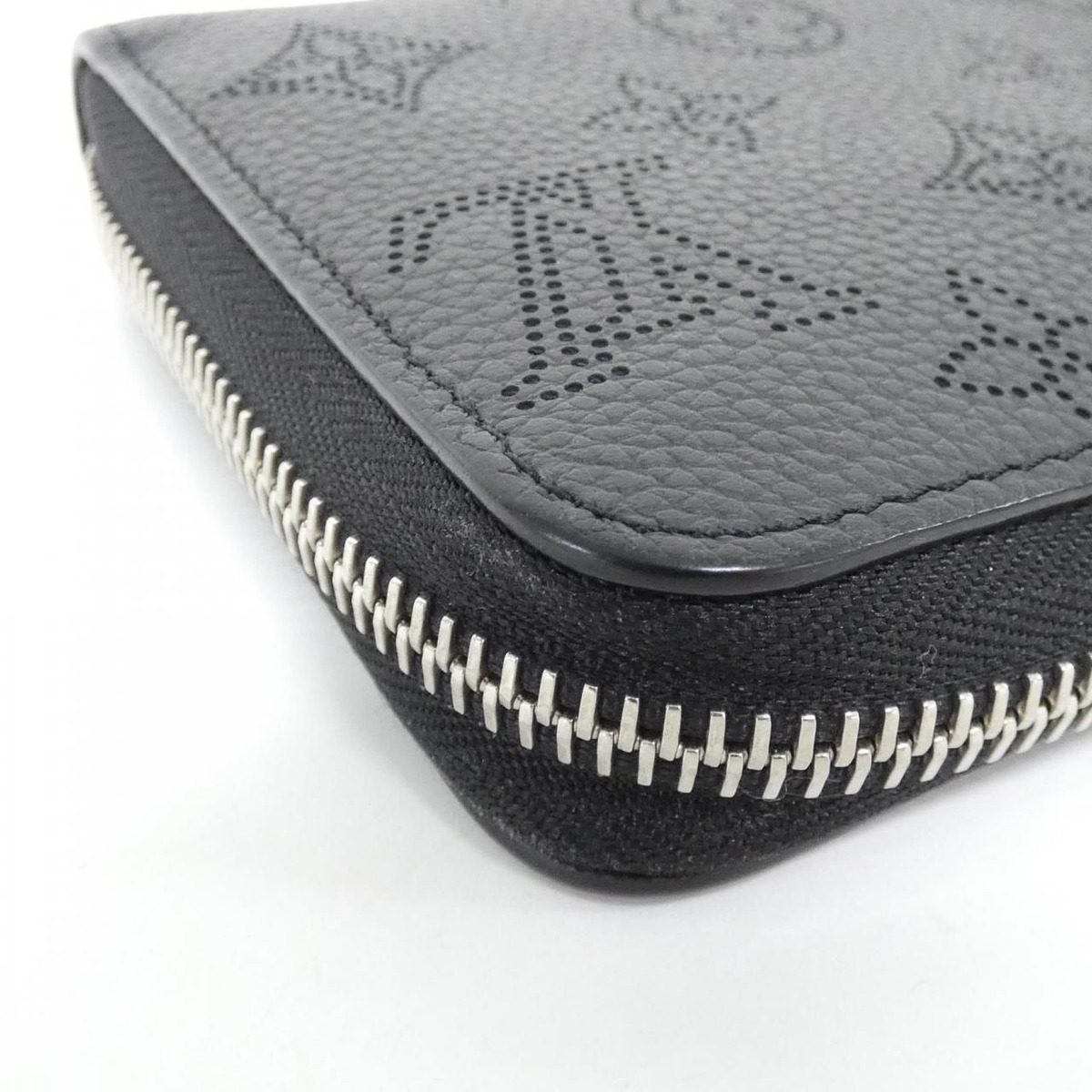 Louis Vuitton Mahina Zippy Wallet — view 3