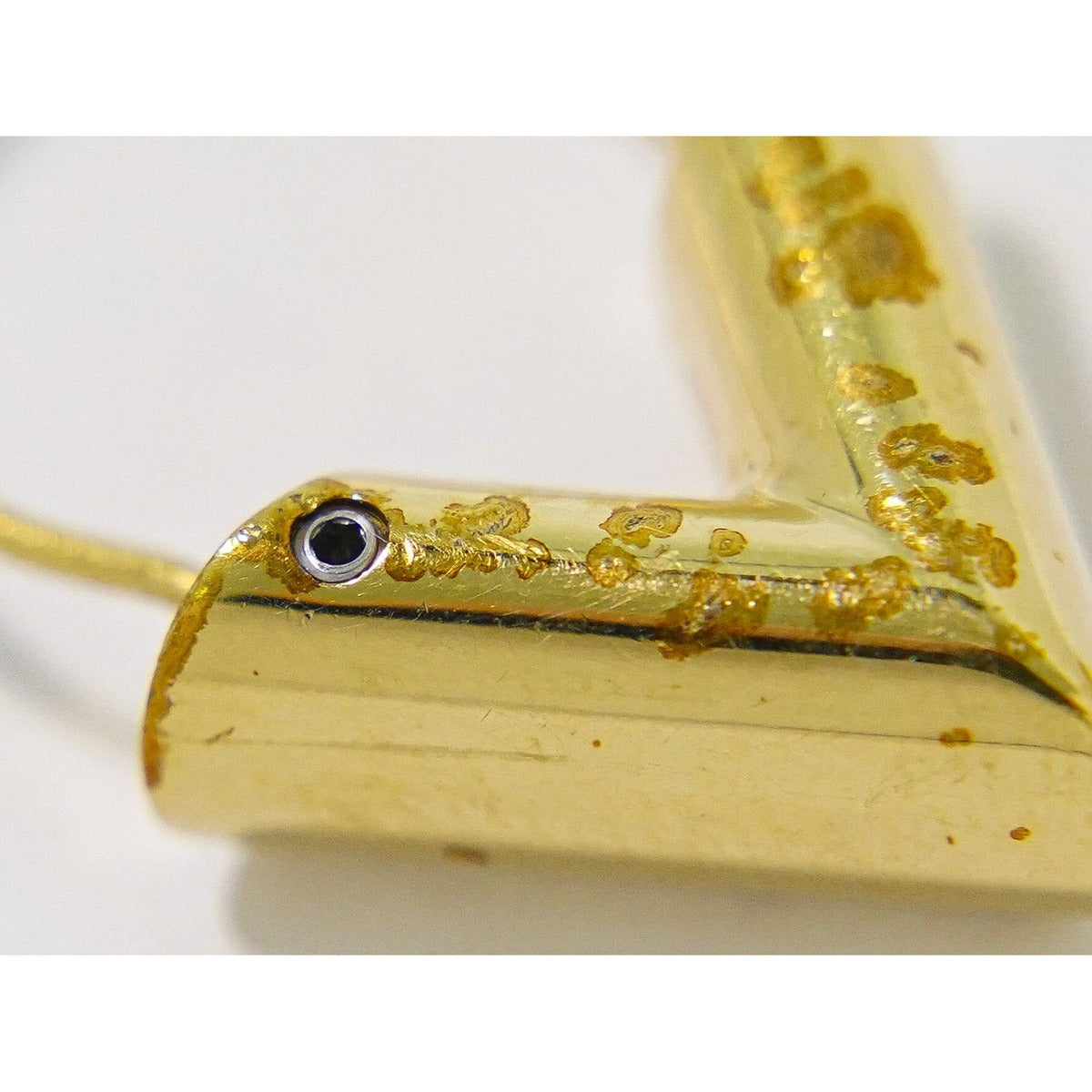 Louis Vuitton LV Essential Hoop Earrings Gold Plated — view 3