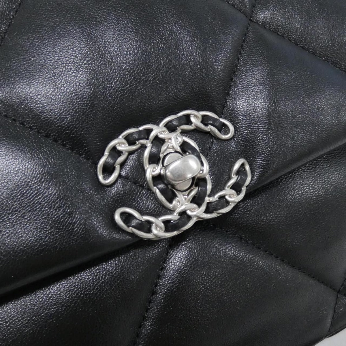 Chanel 19 Line As1161 Shoulder Bag — view 5