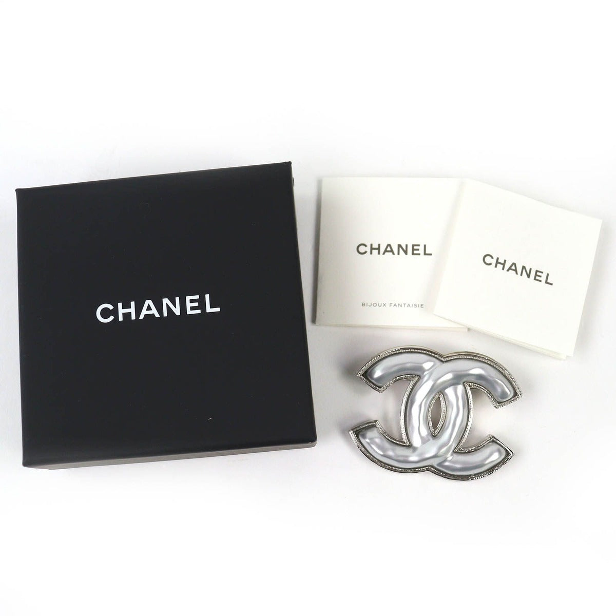 Chanel CC Logo Brooch Silver — view 2