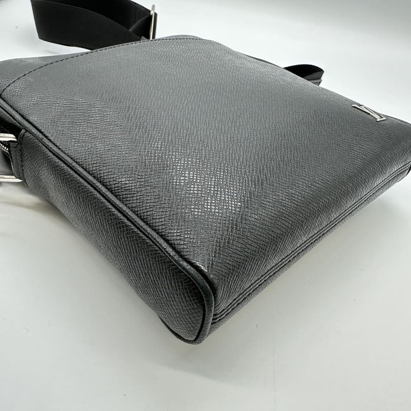 Louis Vuitton M30265 Messenger PPM Shoulder Bag Taiga Black Ladies Men