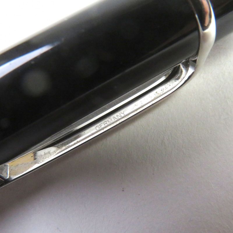 Cartier Diabolo De Cartier Ballpoint Pen With Logo Engraved With Blue Gemstone