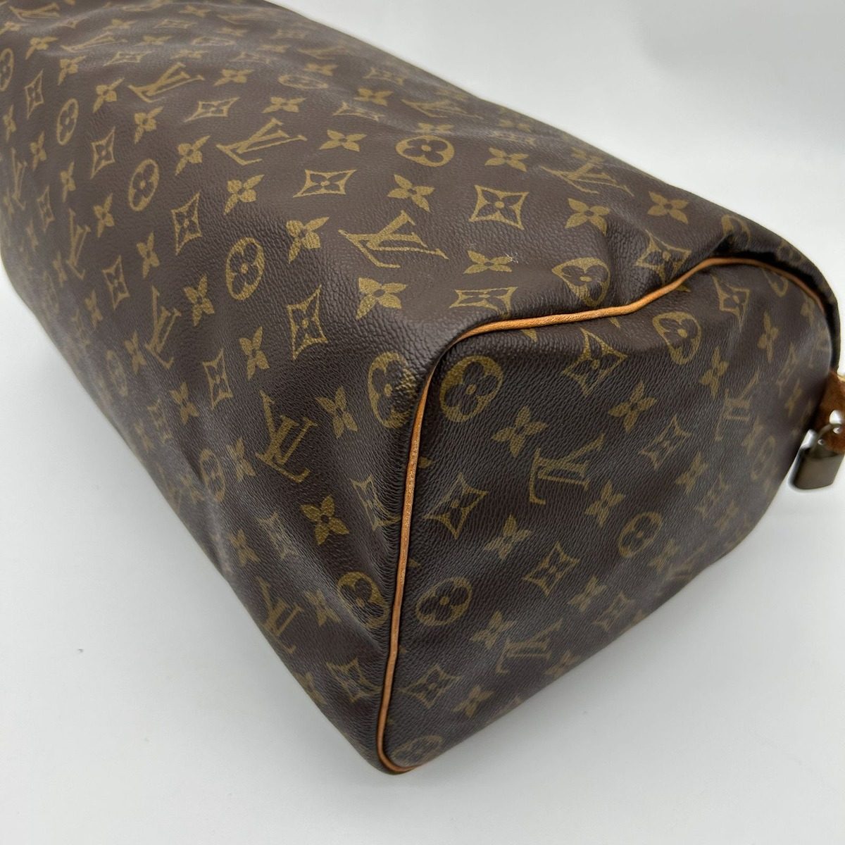 Louis Vuitton Monogram Speedy 40 Cadena Handbag — view 11
