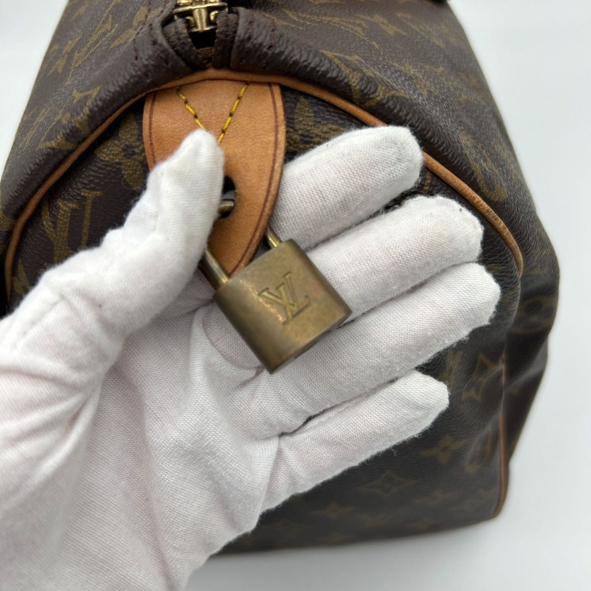 Louis Vuitton Monogram Speedy 40 Cadena Handbag — view 12