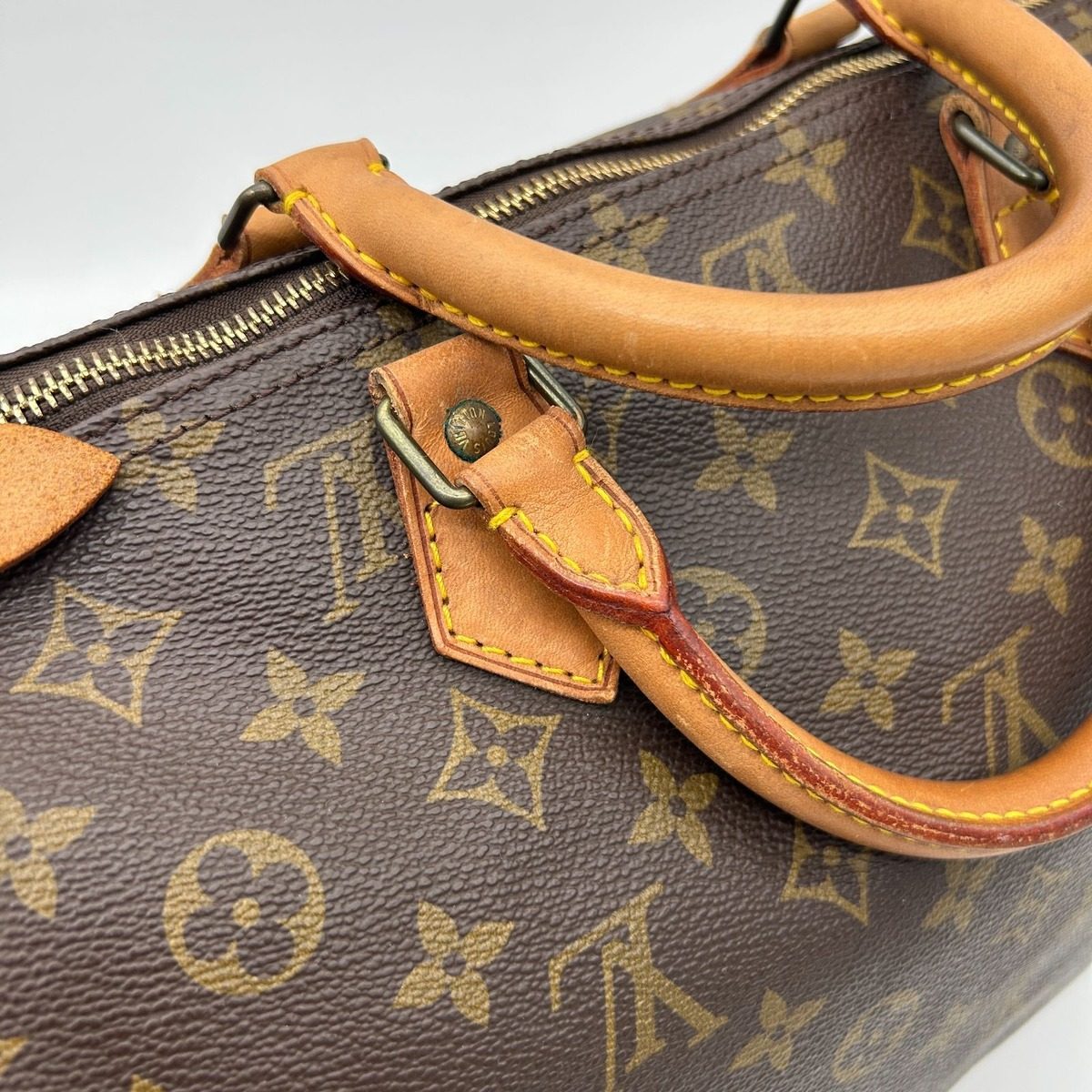 Louis Vuitton Monogram Speedy 40 Cadena Handbag — view 13