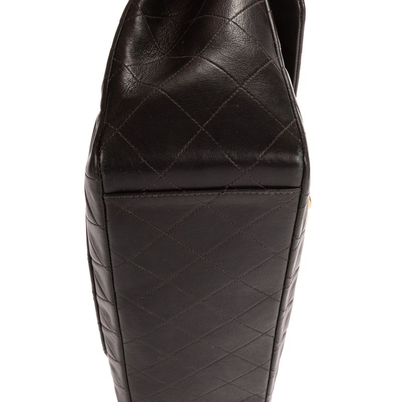 Chanel Maxi Jumbo Vintage Single Flap Black Smooth Scuff Zar A