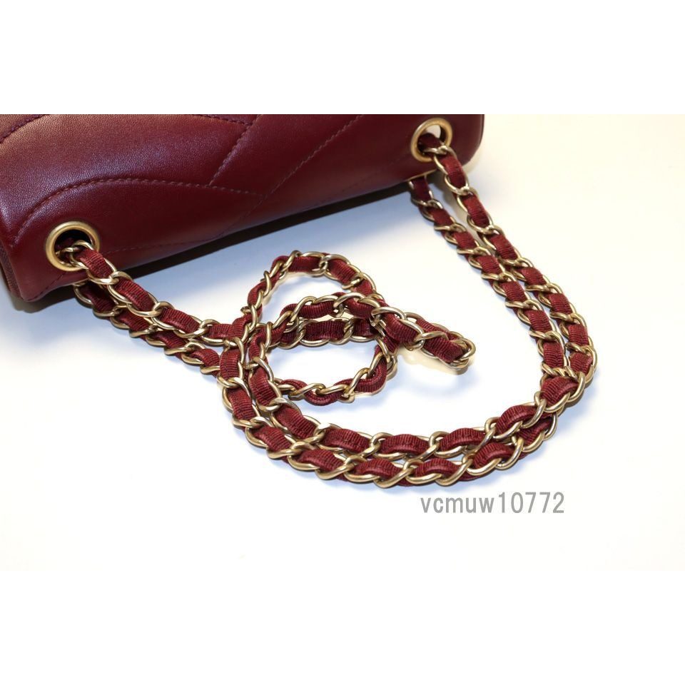 Chanel 22 Wave Stitch Push Lock Leather Chain Shoulder Bag — view 6
