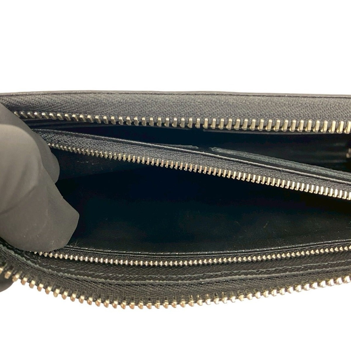 Louis Vuitton Zippy Dragonne Taiga Leather Long Wallet — view 10