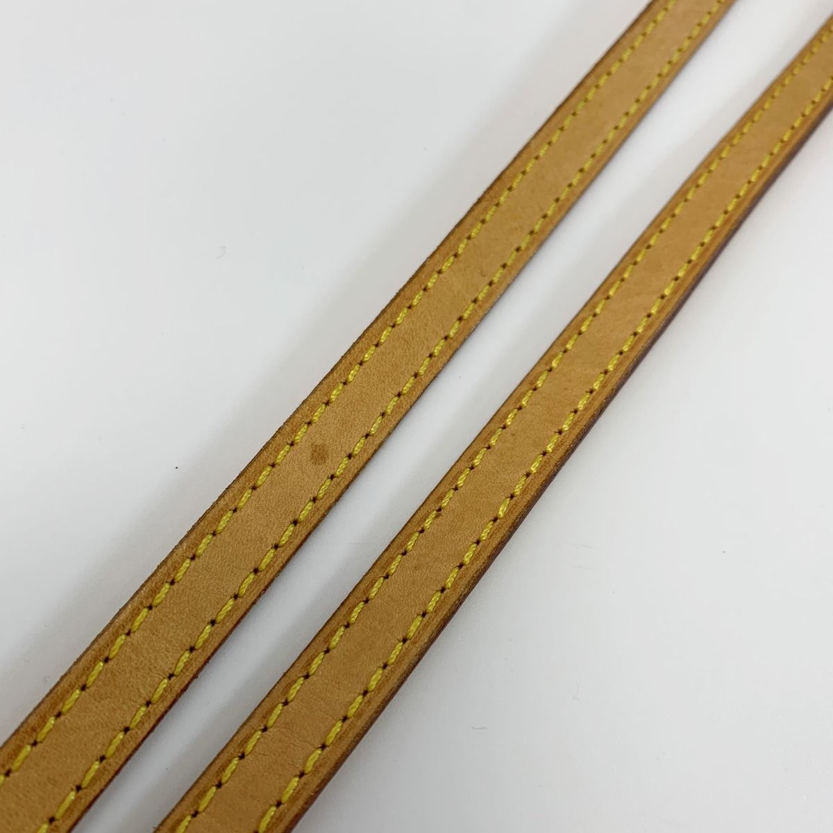 Louis Vuitton Leather Leather Beige 115cm (45.28in) Shoulder Strap Bag