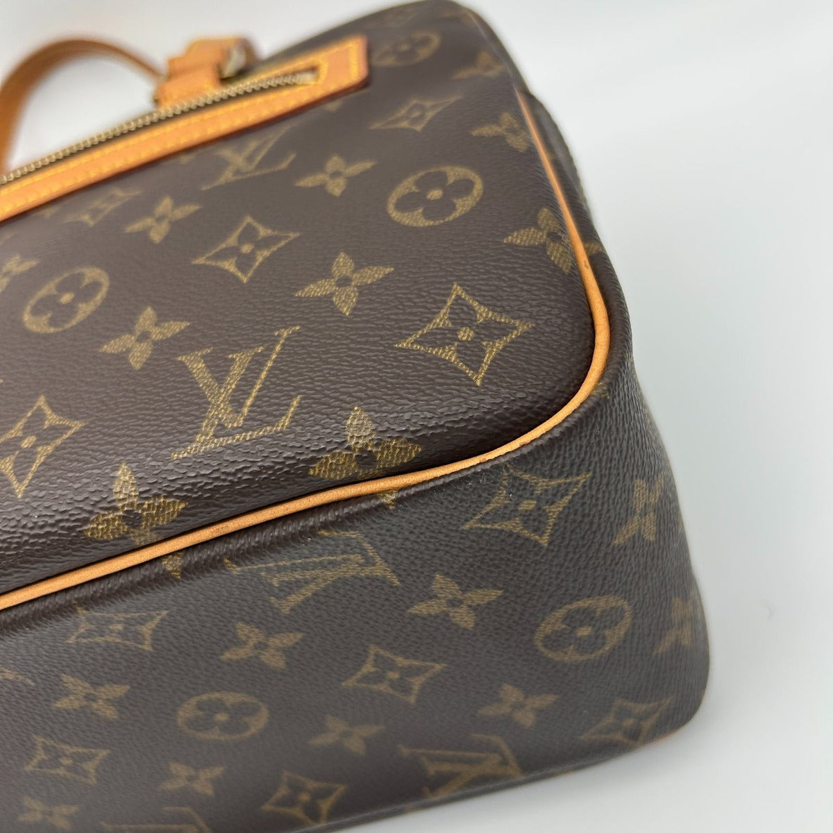 Louis Vuitton Monogram Cite GM — view 11
