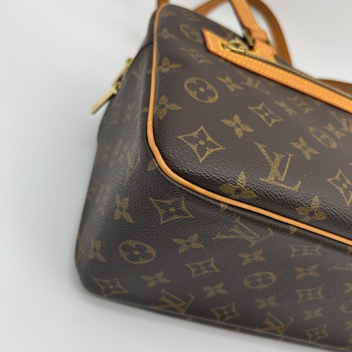 Louis Vuitton Monogram Cite GM — view 10