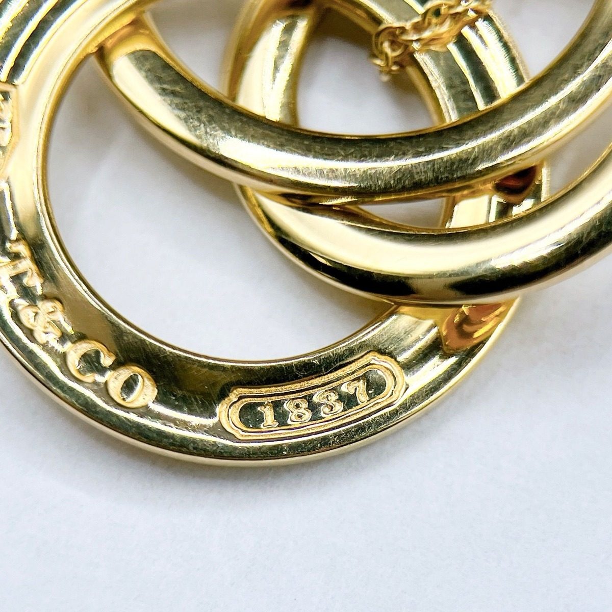 Tiffany & Co Interlocking Circle Yellow Gold Necklace 44 cm — view 8