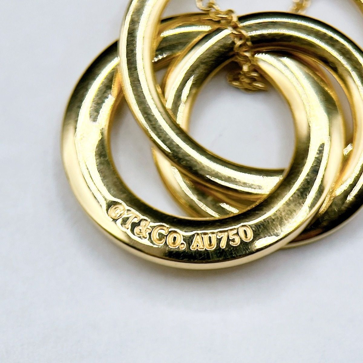 Tiffany & Co Interlocking Circle Yellow Gold Necklace 44 cm — view 9