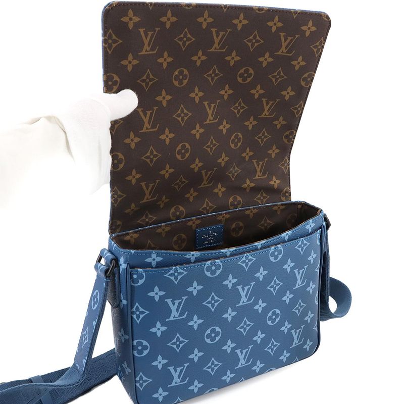 Louis Vuitton Monogram District PM NV3 Shoulder Bag Blue M23785 RFID 90298081