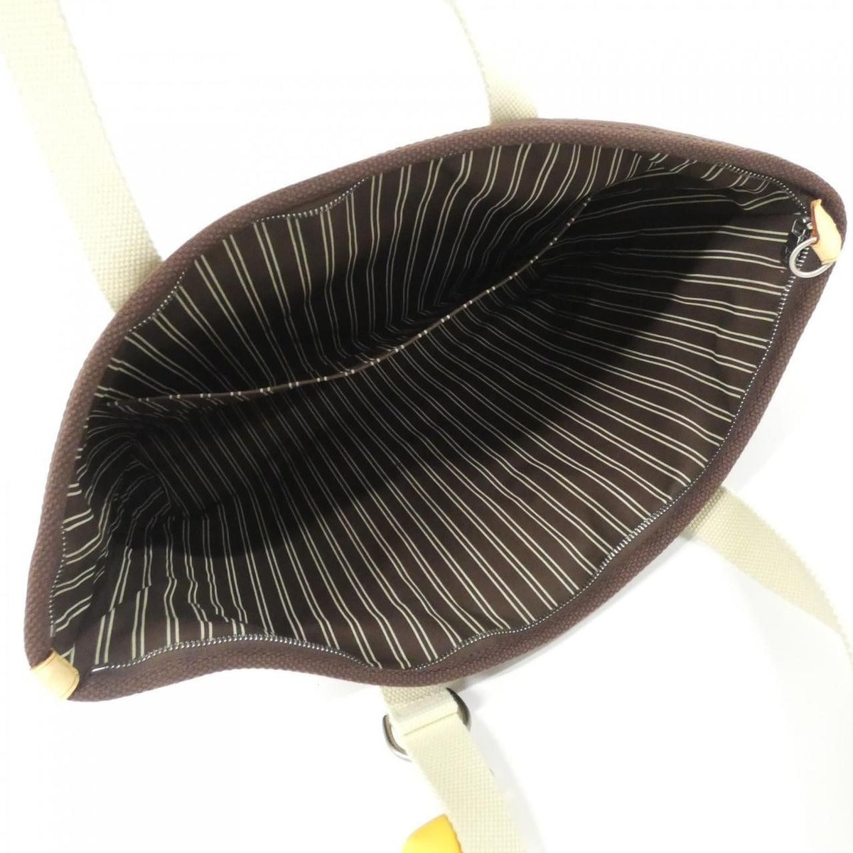 Louis Vuitton Hippo GM Bag — view 9