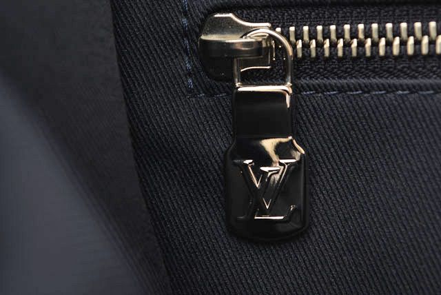 Unused Louis Vuitton Shoulder Bag Men's Messenger GM Monogram Savannah M43293