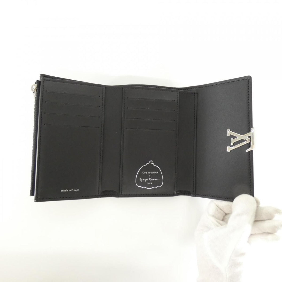 Louis Vuitton Taurillon Portefeuille Capucines Compact Wallet — view 5