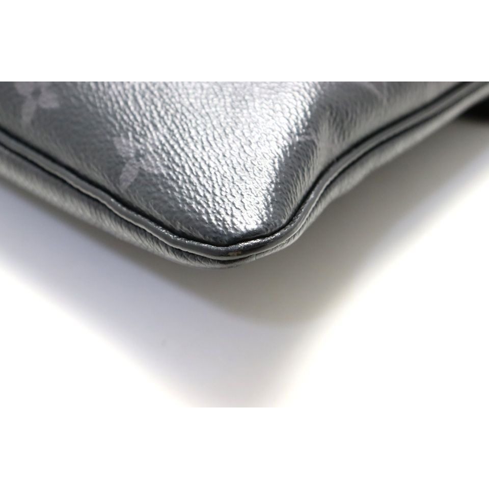 Louis Vuitton Taigarama Flap Messenger Leather Shoulder Bag — view 4