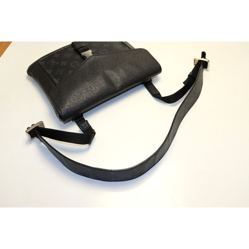 Louis Vuitton Taigarama Flap Messenger Leather Shoulder Bag — view 6