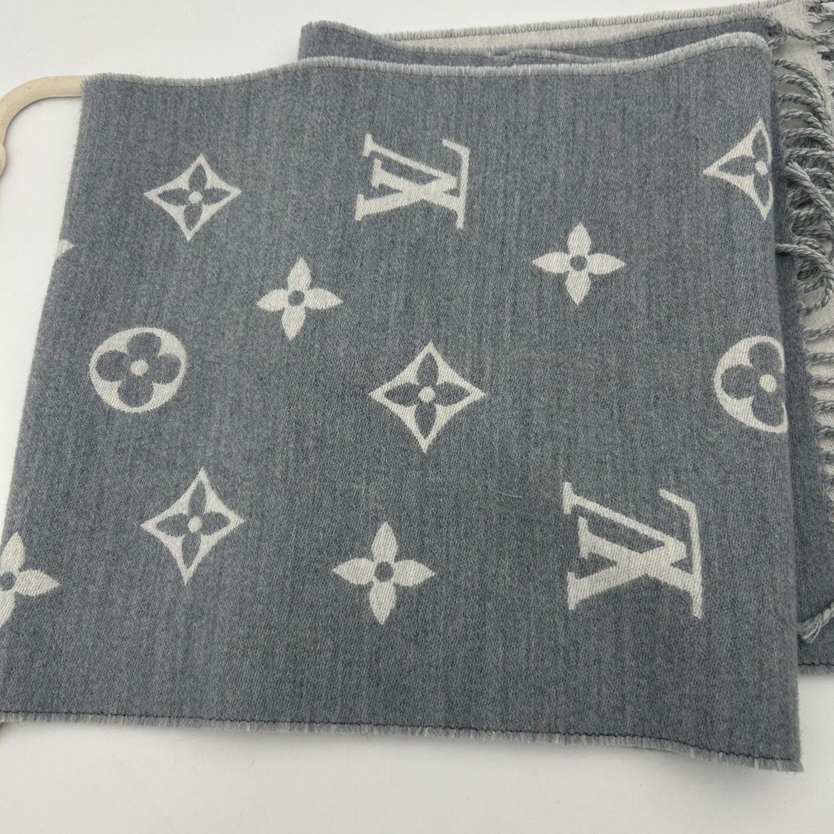 Louis Vuitton Scarf All About Monogram — view 9