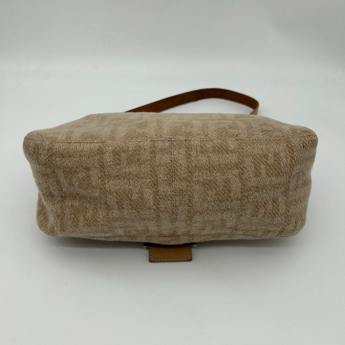 Fendi Wool Mamma Shoulder Bag Beige — view 11