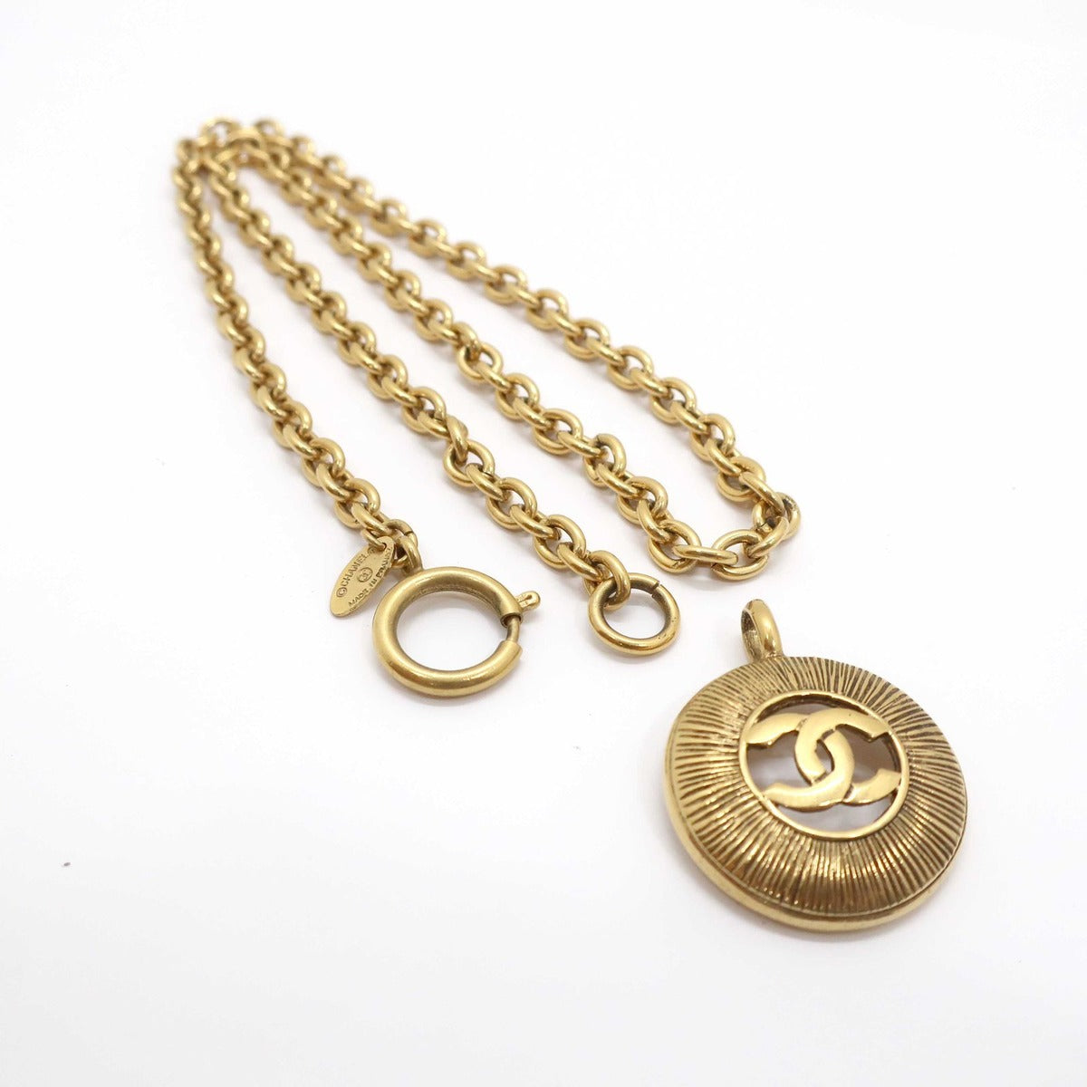 Chanel Necklace Round CC Logo Vintage Gold — view 9