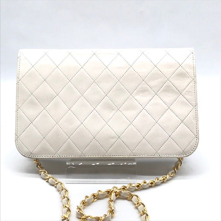 Chanel Quilted Lambskin CC Logo Push Lock Chain Shoulder Bag White