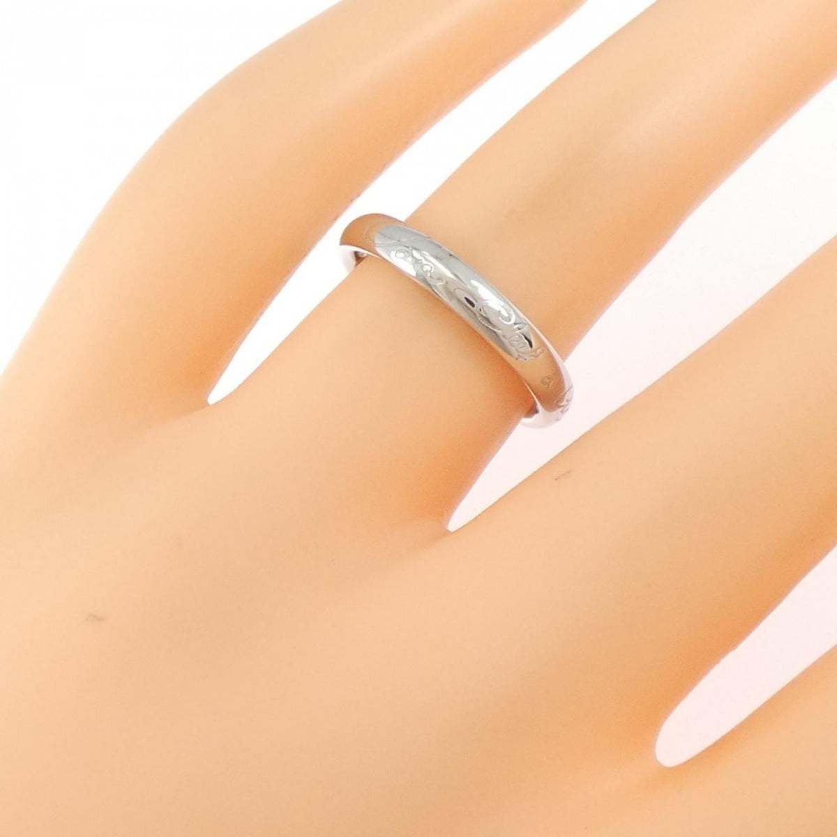 Van Cleef & Arpels Infini Signature Ring — view 5
