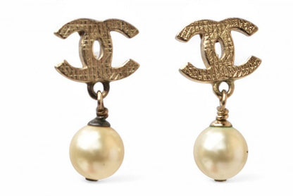 Chanel Earrings Chanel Mini CC Motif Coco Mark Swing Pearl Gold 08