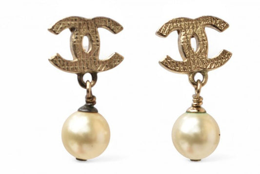 Chanel Earrings Chanel Mini CC Motif Coco Mark Swing Pearl Gold 08