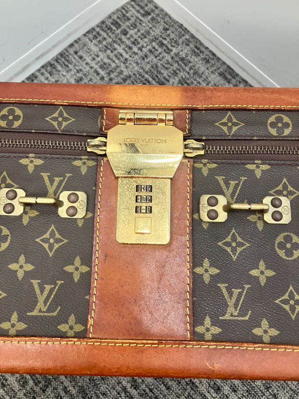 Louis Vuitton Stratos Monogram Vintage Trunk : Y0944